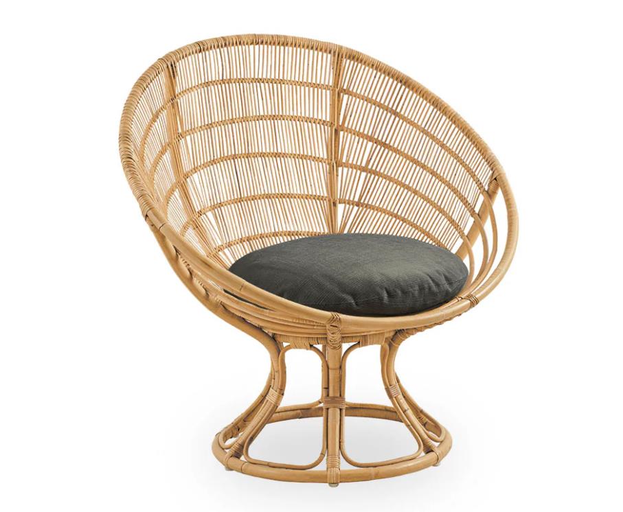 The thickest round material of the outer frame is rattan